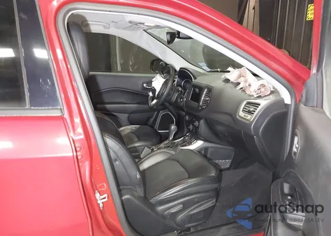 2018 Jeep Compass Latitude 4X4 z USA, uszkodzony, nr VIN 3C4NJDBB7JT114185